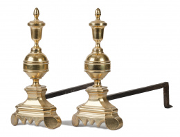 788.  Pareja de morillos en hierro forjado y bronce dorado.Trabajo francés S. XIX