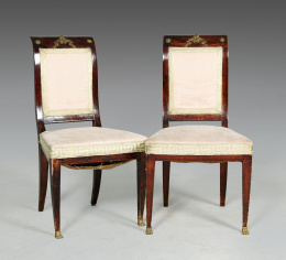 948.  Pareja de sillas estilo imperio en madera de haya teñida con aplicaciones de bronce dorado.Trabajo español, ff. S. XIX.