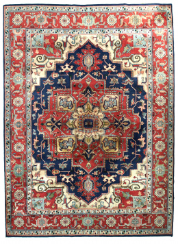 408.  Alfombra persa en lana, con un medallón central en azul y rojo y cenefa roja con motivos florales, S. XX.
