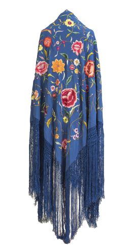 1183.  Mantón de "Manila" en seda azul bordada en hilos de color con aves, peonías y flores.Primera mitad del S. XX.