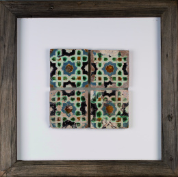 984.  Conjunto de cuatro azulejos de cerámica esmaltada, con la técnica de arista, decoración geométrica.España, S. XVI.