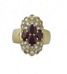 528.  Anillo lanzadera portugués con frente cuajado de brillantes y cuatro rubíes de talla oval en el centro 