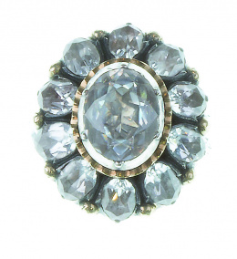 53.  10,45 grams. Sortija portuguesa de pp. S XX con gran rosetón a modo de flor de cristal de roca