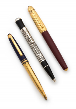 778.  Bolígrafo MONTBLANC MEISTERTUCK Ramsés en plata plaqué or y laca color lapislázuli.