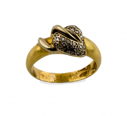 259.  Sortija con hoja de pavé de brillantes sobre aro de oro amarillo de 19K.