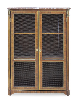 720.  Librería Napolén III de madera de palo de rosa de estilo Luis XVI con aplicación de bronces dorados y tapa de mármol.Trabajo francés, ff. del S. XIX.