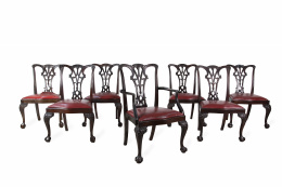 608.  Juego de doce sillas y dos butacas de madera de caoba, de estilo Chippendale.Trabajo inglés, S. XX.