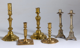 440.  Juego de cuatro candeleros de bronce dorado.S. XVII - XVIII.