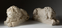1131.  Pareja de leones de mármol blanco tallado, Siguiendo modelos de Antonio Canova, para la tumba de Clemente XIII.S. XIX.
