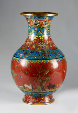 993.  Jarrón de esmalte cloisonné.Trabajo chino dinastía Qing, pp S. XX