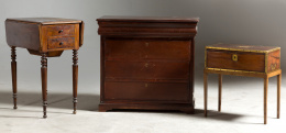 1139.  Caja escritorio victoriana con mesa, en madera de caoba con cantoneras y herrajes en latón dorado.Trabajo inglés, mediados S. XIX..
