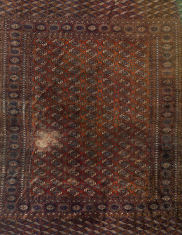 987.  Alfombra  Bukhara en lana con decoración geométrica.Tribu de los Tekkeh.