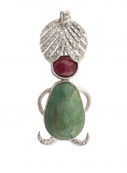 801.  Broche con figura de de morito con cabeza de cabuchón de rubí, cuerpo de cabuchón de esmeralda y con turbante y babuchas de brillantes