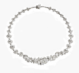 555.  Collar de brillantes años 50 con motivos de hoja s de tamaño hacia centro de formas vegetales