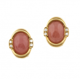 741.  Pendientes con cabuchones ovales de rodocrositas en marcos ovales, con parejas de brillantes