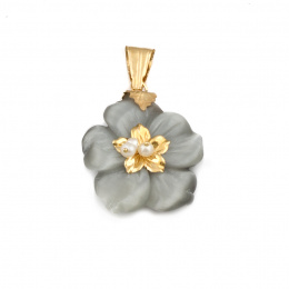 126.  Colgante flor con pétalos de nácar y centro de perlas
