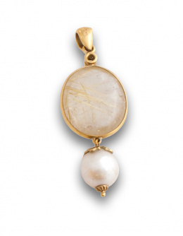 99.  Colgante con cuarzo hialino, perla y brillante en montura de oro de 18K.