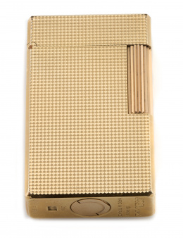 785.  Encendor  DUPONT plaqué or con decoración mate de punta de diamante. Y3FF82.