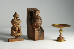 1106.  Can de madera tallada con un águila en madera de pino tallado.España,  S. XV.- XVI..