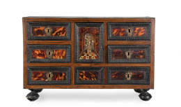 919.  Papelera de madera de palosanto, marquetería de limoncillo, carey y madera ebonizada.Trabajo español, S. XVII - XVIII.