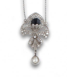 633.  Pendentif Belle Epoque c.1910 con ónix ,diamantes ,brillantes de talla antigua, y perilla de diamante talla rosa colgante.
