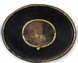 637.  Bandeja oval de latón pintado y dorado, con reserva decorativa de unos perros.Inglaterra, S. XIX.