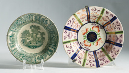 655.  Plato de loza estampada en verde, “serie de la Góndola”. Sargadelos tercera época. S. XIX..