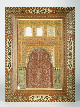 1127.  Modelo de la puerta de la Alhambra en yeso policromado, con marco de madera con taracea.pp. del S. XX..