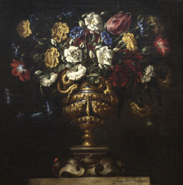 529.  JUAN DE ARELLANO (1614-1676)Florero con gardenias, claveles, tulipanes, clavelinas y otras flores e insectos en un jarrón de bronce sobre un pedestal.