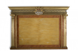 986.  Marco de estilo Neoclásico en madera tallada, marmoreada, dorada y corleada.España S. XIX.