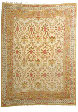 602.  Alfombra beige de estilo Cuenca, en lana con motivos de flores.Fundación de Gremios, S. XX.