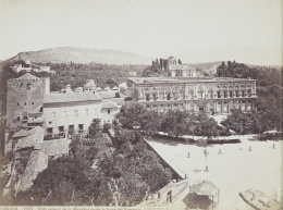 1122.  Cinco fotografías de la Alhambra de Granada.Firmado: Jean Laurent (1816-1886), Madrid..