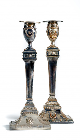 466.  Pareja de candeleros eduardinos en plateado de estilo Jorge III.Trabajo inglés, h. 1900..