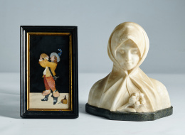 1146.  “Dama con Lirio”Busto de mármol tallado.Trabajo Italiano, S.XIX.