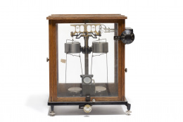 1129.  Balanza de precisión, Cobos.España, mediados del s.XX.