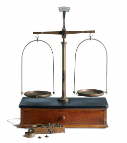 1128.  Balanza de precisión para joyería y orfebrería.España, S.XX.