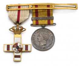 755.  Dos medallas españolas con pasador, en plata y plata dorada y esmalte.