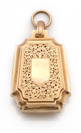 622.  Colgante portafotos de pp s.XX con contorno prismático en oro rosa de 18K.