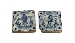 1037.  Dos azulejos de cerámica esmaltada en azul de cobalto uno con un cazador y otro con un bandolero, insertos en círculos.Triana, S. XVIII..