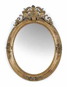 848.  Espejo ovalado con copete de volutas en madera, estucada y dorada.Trabajo español, S. XIX.