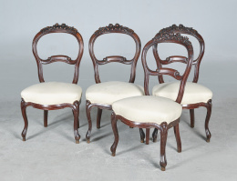 846.  Cuatro sillas isabelinas en madera de caoba, tallada y moldada.España, mediados s. XIX.