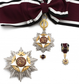 770.  Placa, venera de la gran cruz, pin e insignia de La Orden de la Independencia ( Wisam al-Istiqlal).Jordania