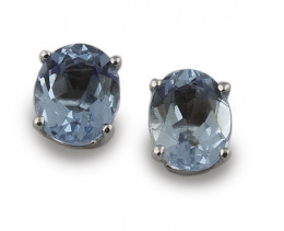 177.  Pendientes con aguamarinas ovales que suman 1,50 ct., en montura de garras de oro blanco de 18K.
