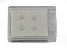 371.  Lote formado por 90 brillantes en 6 lotes diferentes,blancos azules y brown