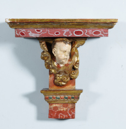 1332.  Ménsula con talla de cabeza de querubín en madera tallada, moldurada, estucada, policromada y dorada.S. XVII.