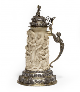 1160.  Tankard, en marfil tallado, plata repujada y dorada. Con marcas. Escena clásica Trabajo Austro-Húngaro, h. 1870.