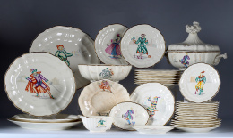 420.  Vajilla en loza con decoración pintada con personajes de la Commedia dell’arte, como Pantalone, Arlecchino y Rrosaura...entre otros.Italia, S. XX.