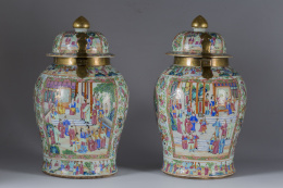 604.  Pareja de tibores con esmaltes de la familia rosa.Cantón, Dinastia Qing, mediados del S. XIX.