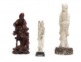 1194.  Tres figuras del Dios de la longevidad, anciano del polo celeste del sur. Realizadas en cuarzo, marfil y boj.Época Guangxu y República popular de China  ff. s.XIX- XX