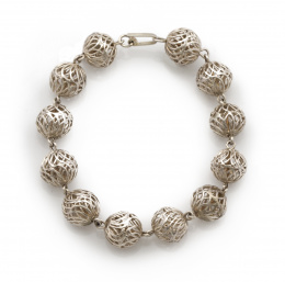 136.  Conjunto de pendientes y pulsera de cuentas esféricas de filigrana de plata realizada a mano